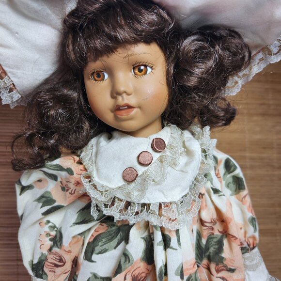 Vanessa Special Edition Fine Porcelain Doll Serie-2007 Dark Skin Eyes & Hair 16" - Picture 3 of 15